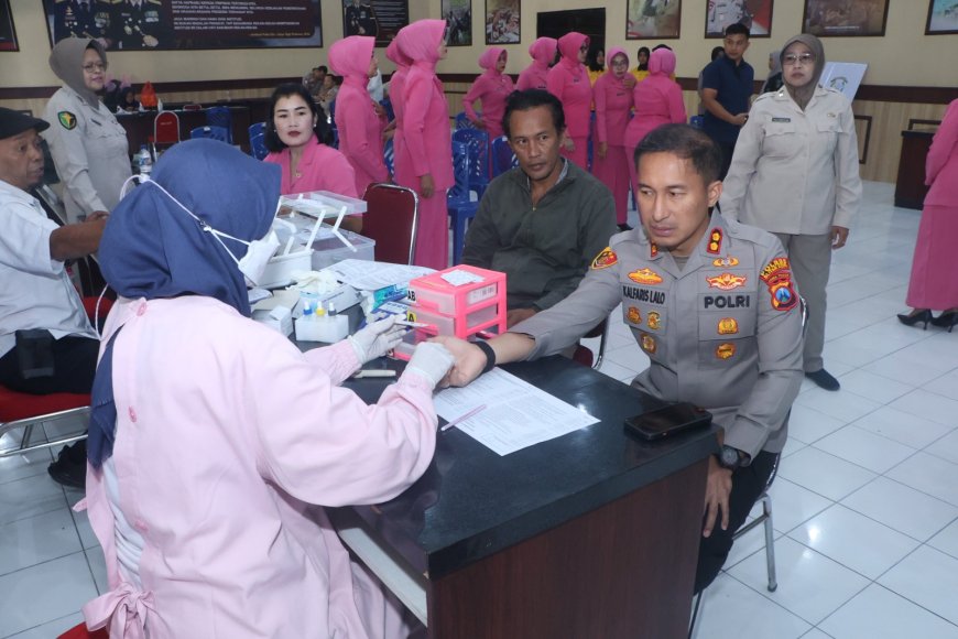 Polres Blitar Kota Wujudkan Polri untuk Masyarakat Lewat Bakti Kesehatan